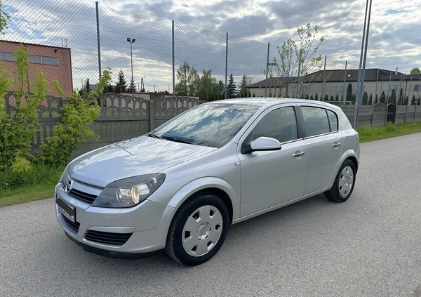 Opel Astra cena 11900 przebieg: 165000, rok produkcji 2005 z Sochaczew małe 436